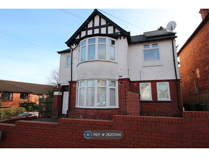 1 Bedroom Flat To Rent In Maple House, Redditch, B98