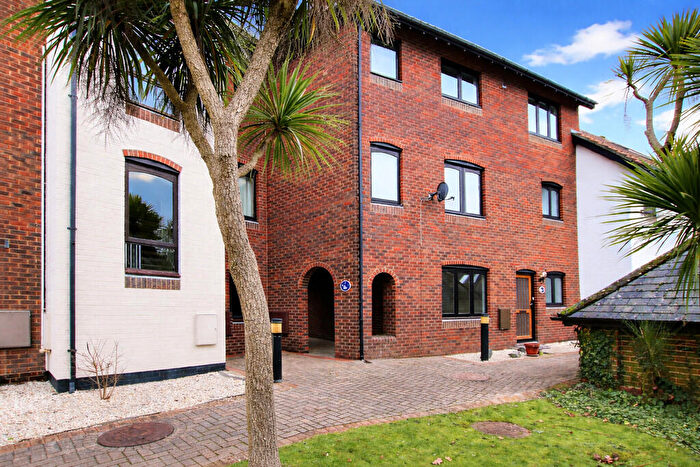 3 Bedroom Apartment For Sale In Endeavour Way, Hythe, Southampton, SO45