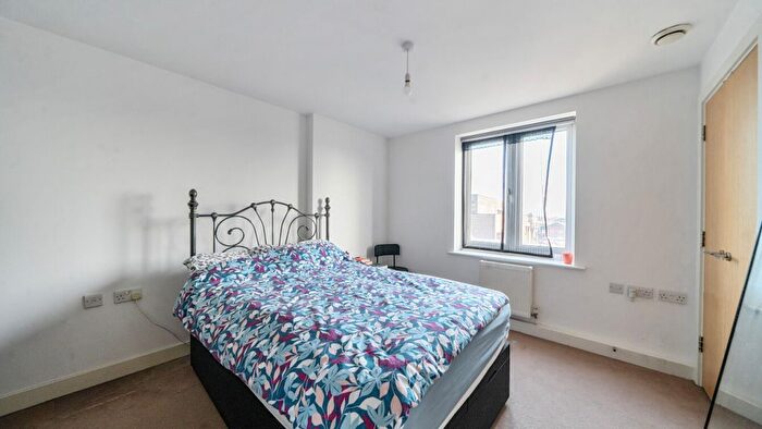 1 Bedroom Flat For Sale In Poppy Drive, London, EN3