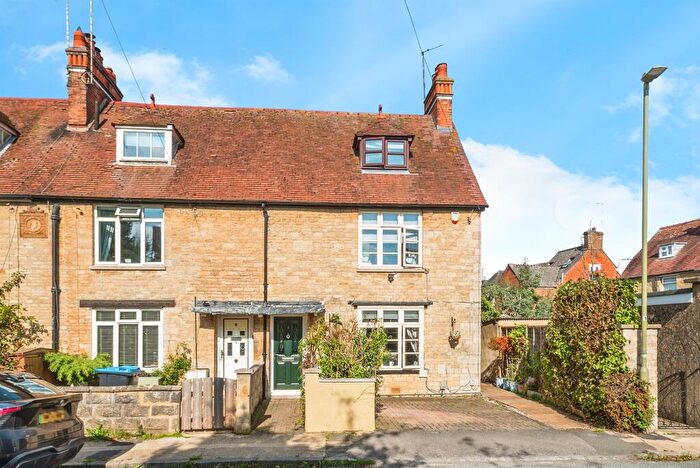4 Bedroom End Of Terrace House For Sale In Church Lane, Witney, OX28