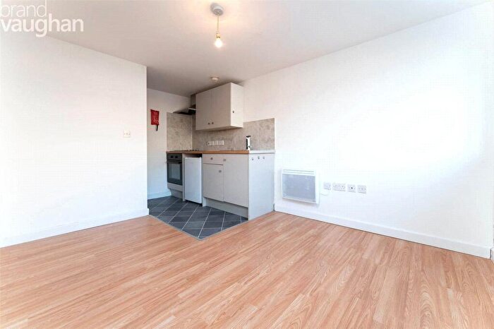 Flat To Rent In Railway Road, Newhaven, East Sussex, BN9