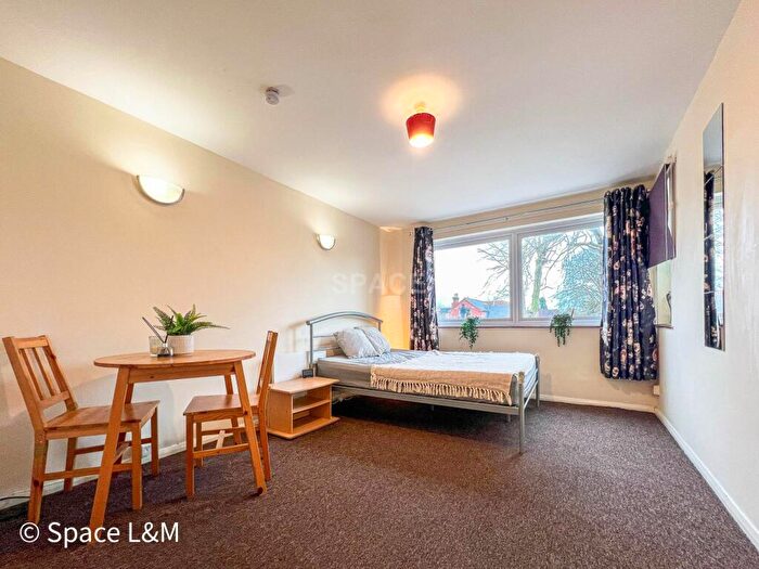 Studio To Rent In Alpha House Flats, Kendrick Road, Reading, Berkshire, RG1