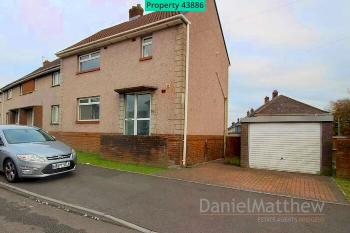 3 Bedroom End Of Terrace House To Rent In The Crescent, Bridgend, CF31