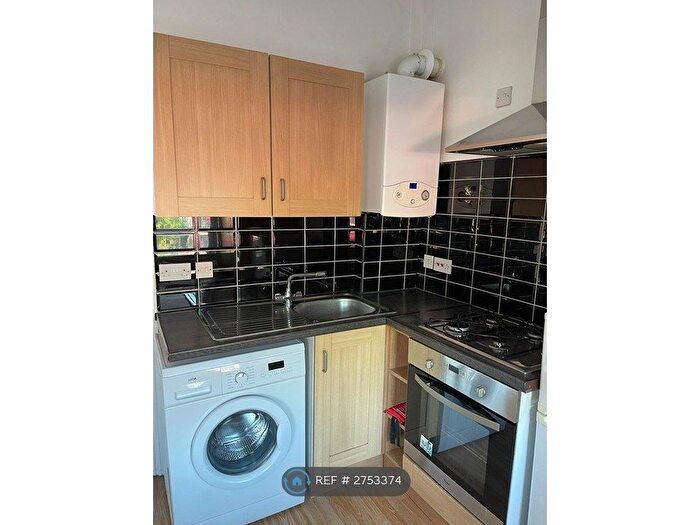 Studio To Rent In Denmark Hill, London, SE5