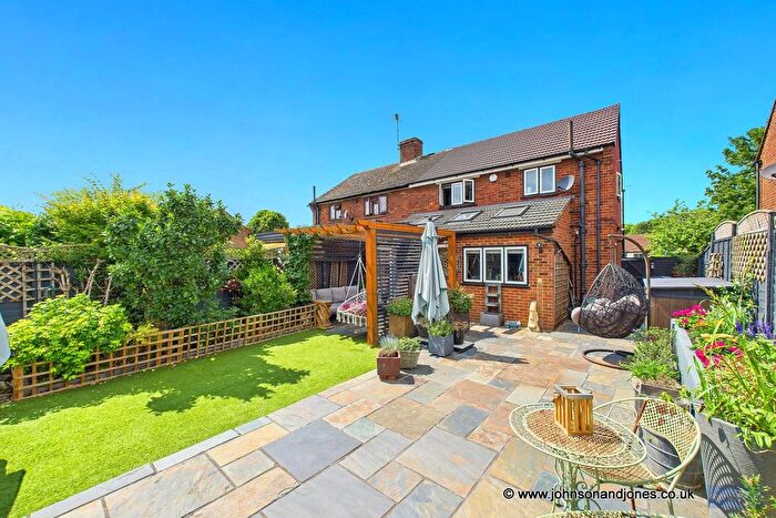 3 Bedroom Semi Detached House For Sale In Free Prae Road, Chertsey, KT16