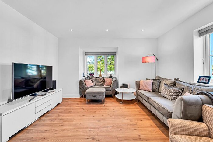 1 Bedroom Flat For Sale In Gatehouse Close, Ashford, TW15