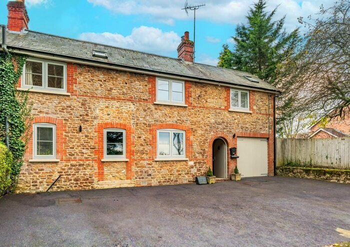 3 Bedroom Cottage For Sale In Churt Road, Churt, Farnham, GU10