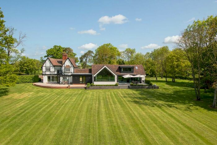 6 Bedroom Detached House For Sale In Bedford Road, Northill, SG18