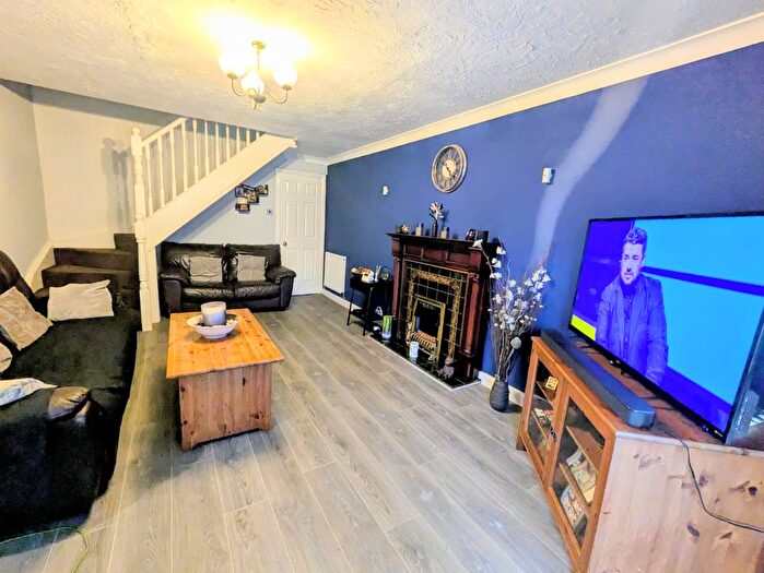 2 Bedroom End Of Terrace House For Sale In Bunting Drive, Bradford, BD6