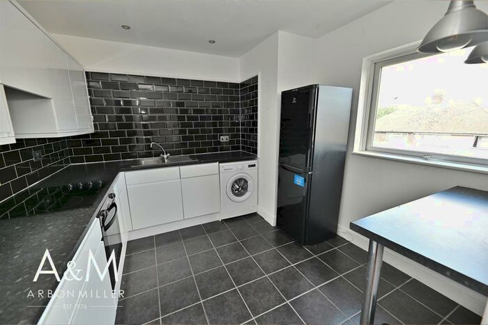1 Bedroom Flat To Rent In Dryden Close, Hainault, IG6