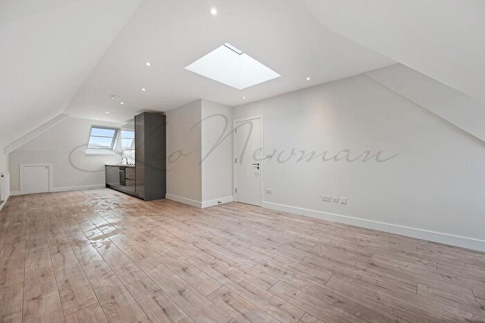 2 Bedroom Flat To Rent In Porcupine Close, Mottingham, SE9