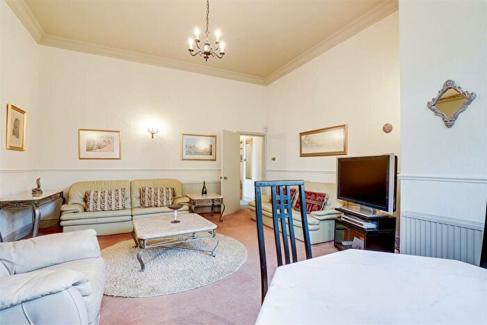 2 Bedroom Apartment For Sale In The Cedars, Sherwood, Nottinghamshire, NG5