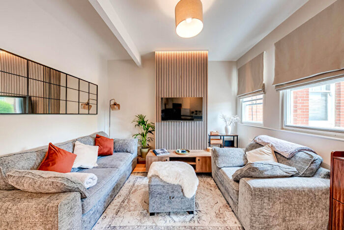 1 Bedroom House To Rent In Dempster House, Surrey - Stunning Bedroom With Free Private Parking And Communal Garden, GU9