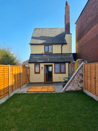 3 Bedroom Detached House To Rent In City Road, Tividale, Oldbury, B69