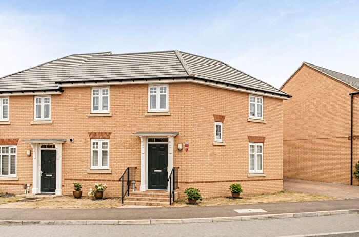 3 Bedroom Semi-Detached House For Sale In Peregrine Way, Bedford, MK42