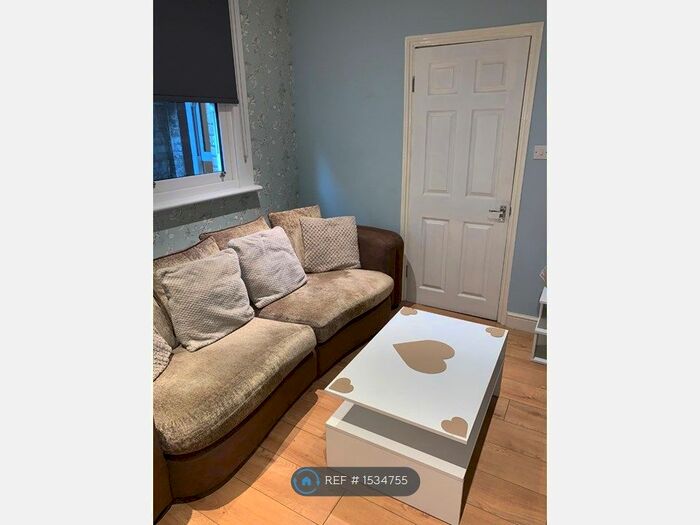 1 Bedroom Flat To Rent In High Street, Ingatestone, CM4