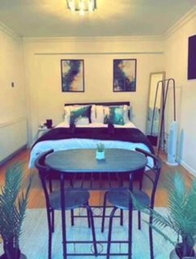 6 Bedroom Terraced House To Rent In Wellesley Road, Slough, SL1