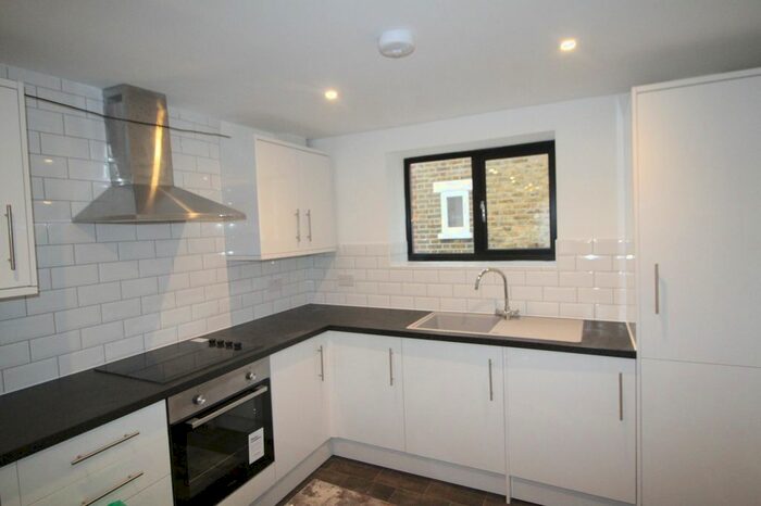 1 Bedroom Flat To Rent In Elliott Road, Bromley, Kent, BR2