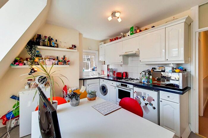 2 Bedroom Flat To Rent In Liberty Street, Oval, London, SW9