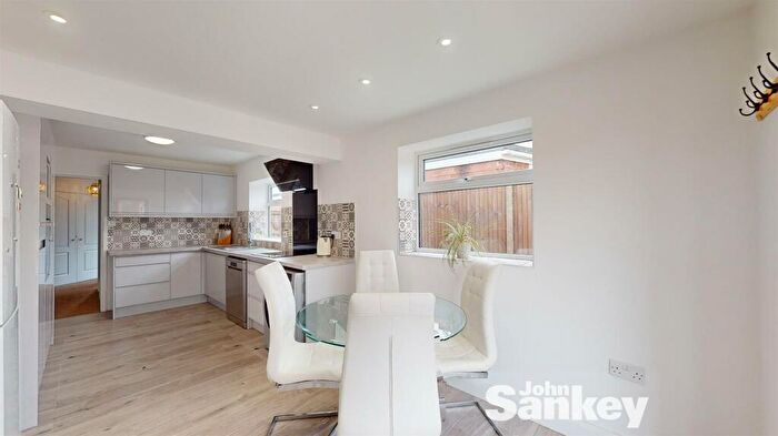2 Bedroom Semi-Detached Bungalow For Sale In Gordondale Road, Mansfield, NG19