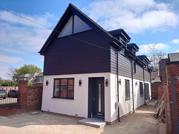 3 Bedroom Detached House To Rent In Pampisford Road, South Croydon, CR2