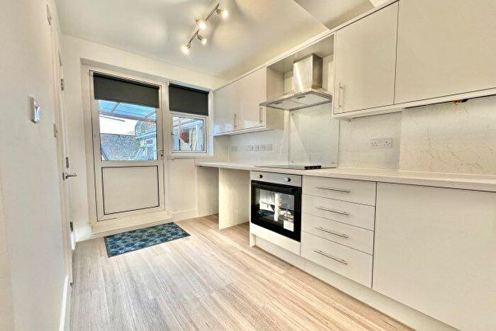 2 Bedroom Flat To Rent In Angerstein Road, Portsmouth, PO2