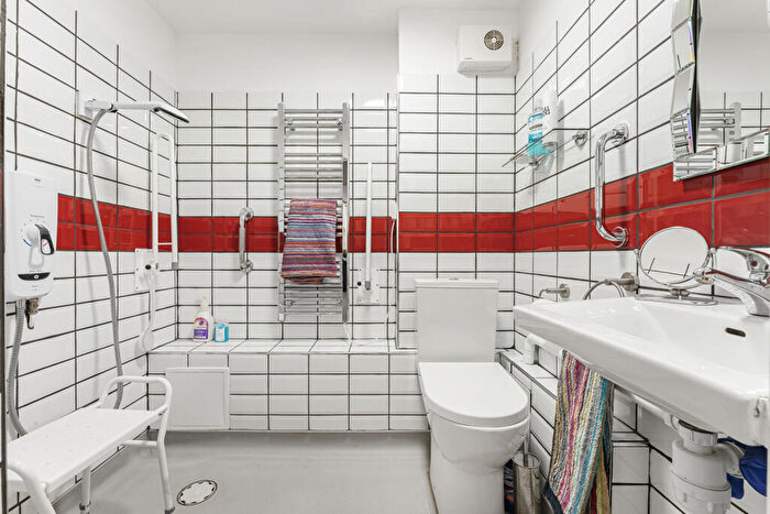 1 Bedroom Apartment For Sale In Tottenham Road, London, N1