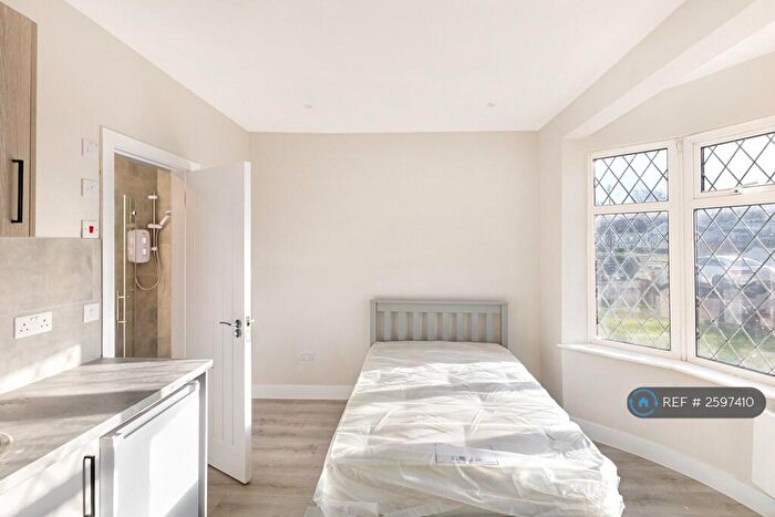 Studio To Rent In Broad Walk, London, SE3