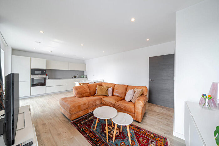 3 Bedroom Apartment For Sale In Purbeck Gardens, London, SE26
