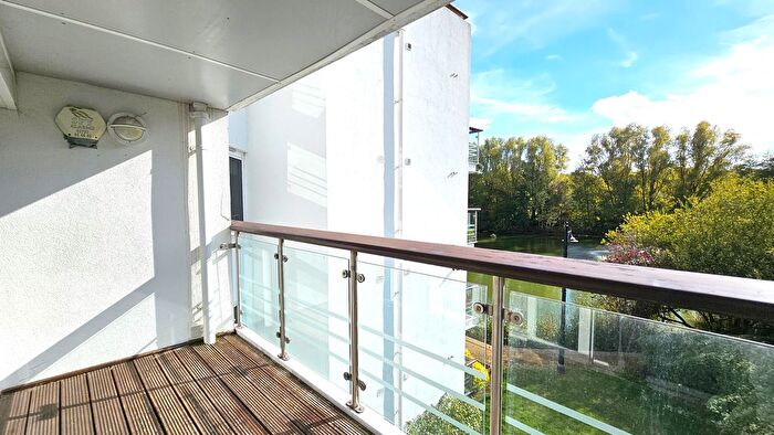 2 Bedroom Flat To Rent In Creswell Drive, Beckenham, BR3