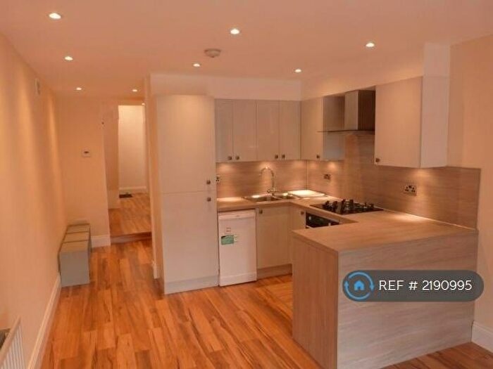 2 Bedroom Flat To Rent In Nether Street Ground Floor, London, N12