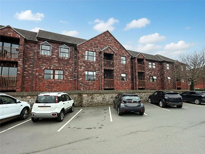 2 Bedroom Flat For Sale In Regent Court, Roft Street, Oswestry, Shropshire, SY11