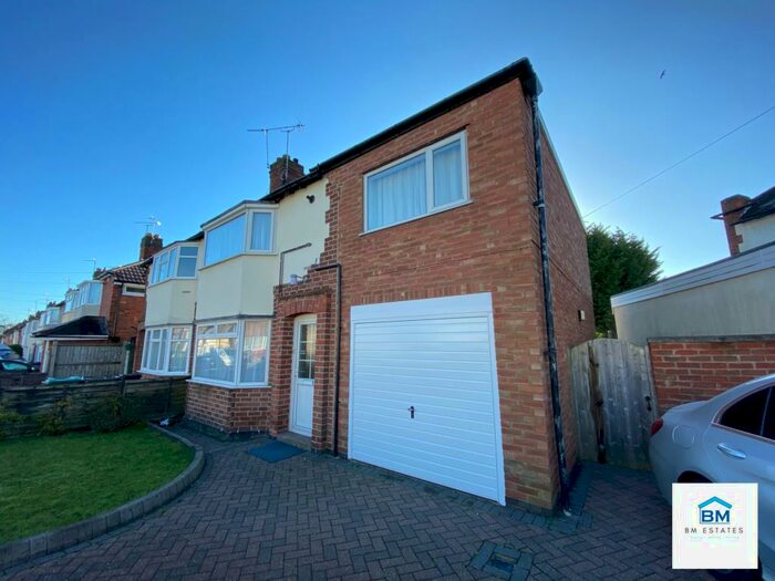 4 Bedroom Semi-Detached House To Rent In Kingston Avenue, Wigston, LE18