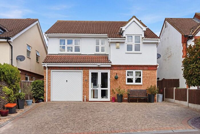 4 Bedroom Detached House For Sale In Downs Grove, Basildon, Essex, SS16