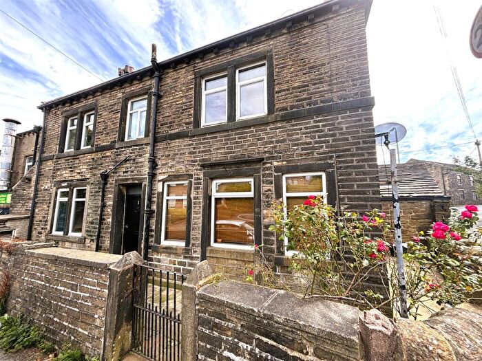 2 Bedroom End Of Terrace House For Sale In Bowling Green Road, Stainland, Halifax, HX4