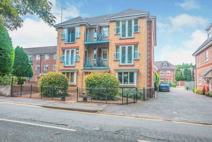 2 Bedroom Apartment To Rent In Lower Cookham Road, Maidenhead, SL6