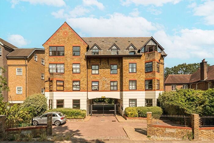 1 Bedroom Flat To Rent In Surbiton Hill Park, Surbiton, KT5