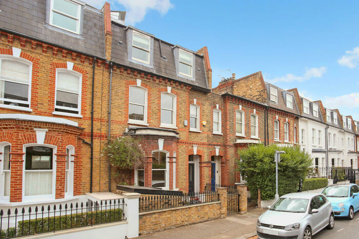 5 Bedroom House To Rent In Brynmaer Road, SW11
