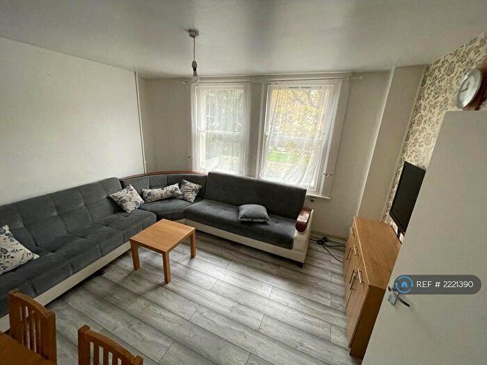 1 Bedroom Flat To Rent In Montalt Road, Woodford Green, IG8