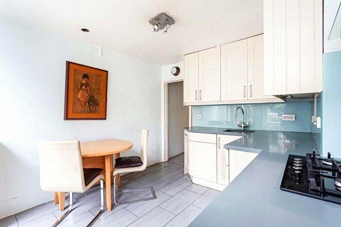 1 Bedroom Apartment For Sale In Battledean Road, Highbury, London, N5