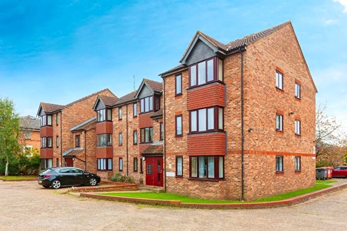 1 Bedroom Studio For Sale In Franklin Avenue, Slough, SL2