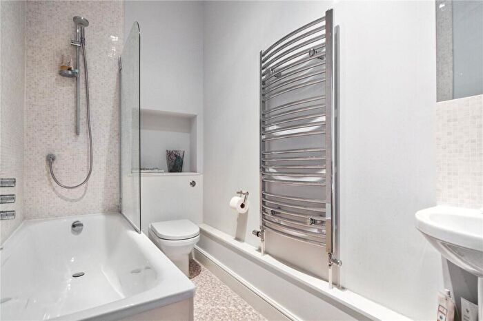 2 Bedroom Apartment To Rent In Bolingbroke Grove, London, SW11