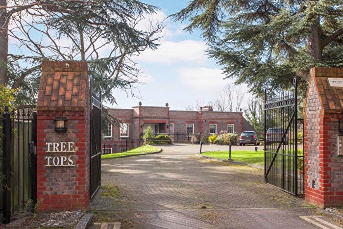 2 Bedroom Apartment For Sale In Treetops, Caversham, RG4