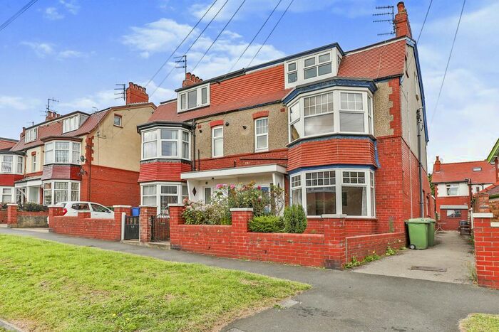2 Bedroom Flat To Rent In Devonshire Drive, Scarborough, North Yorkshire, YO12