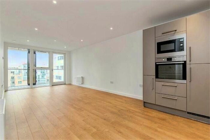 2 Bedroom Flat To Rent In Barge Walk, Greenwich, London, SE10