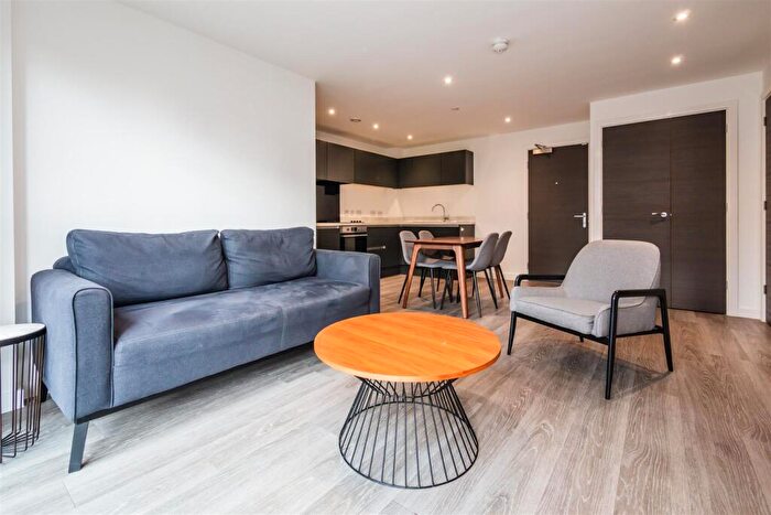 1 Bedroom Apartment To Rent In Woden Street, Salford, M5