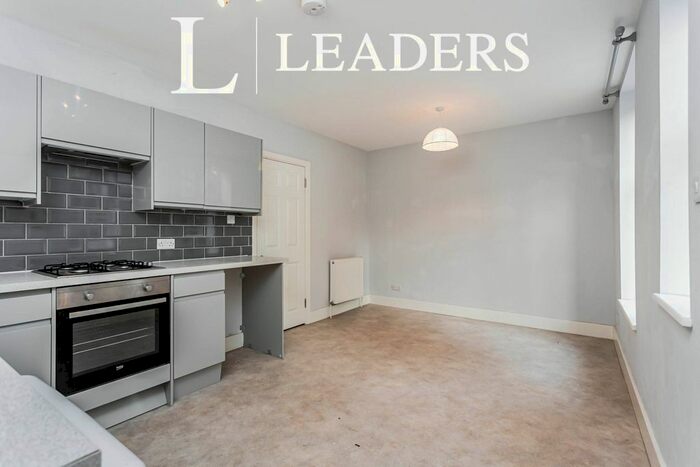 2 Bedroom Flat To Rent In The Broadway, Haywards Heath, RH16