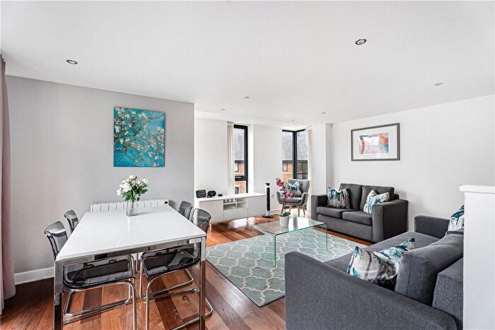 2 Bedroom Flat To Rent In Woodin's Way, Oxford, Oxfordshire, OX1