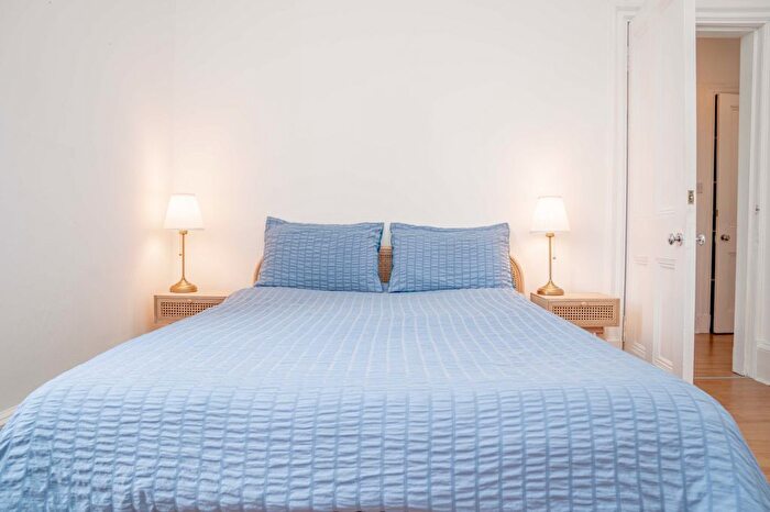 1 Bedroom Flat To Rent In Mcdonald Road, Edinburgh, EH7