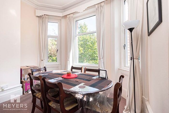 2 Bedroom Flat For Sale In Cavendish Road, Bournemouth, BH1